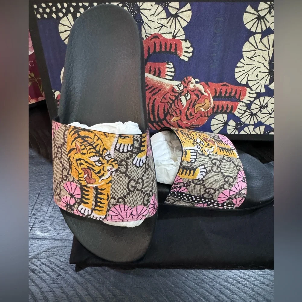 🐯Gucci Tiger Sandals 🐯 - Picture 4 of 9